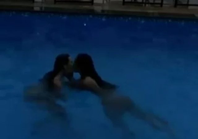 Aline Mineiro e Dayane Mello trocam beijos e streaming da Record corta cena