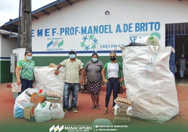 Retirada de resíduos sólidos da EMEF Manoel Afonso de Brito