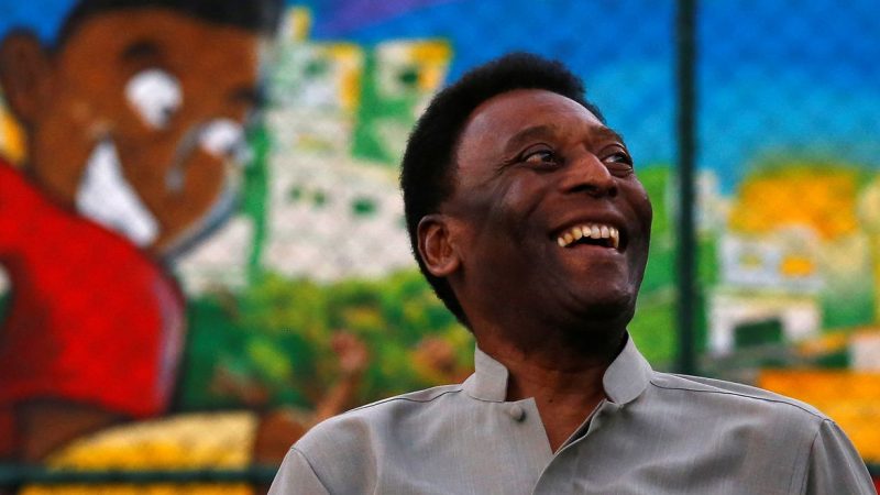 Pelé é internado para continuar tratamento de tumor do cólon em SP