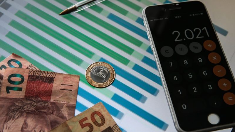 Aumento da Selic afeta poupança, financiamento imobiliário e FGTS