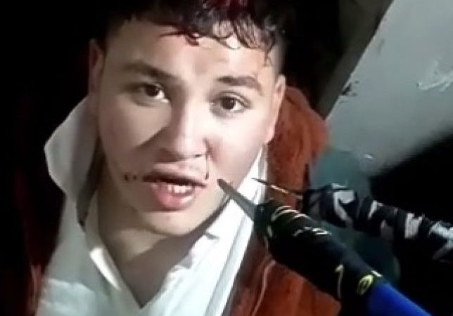 Acusado de estupro, este homem foi torturado por colegas de cela. Veja Vídeo: