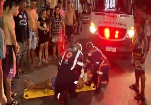 Acidente entre motocicleta e caminhão deixa uma pessoa gravemente ferida no Bairro do Jorge Teixeira, Zona Leste de Manaus. Veja Imagem.