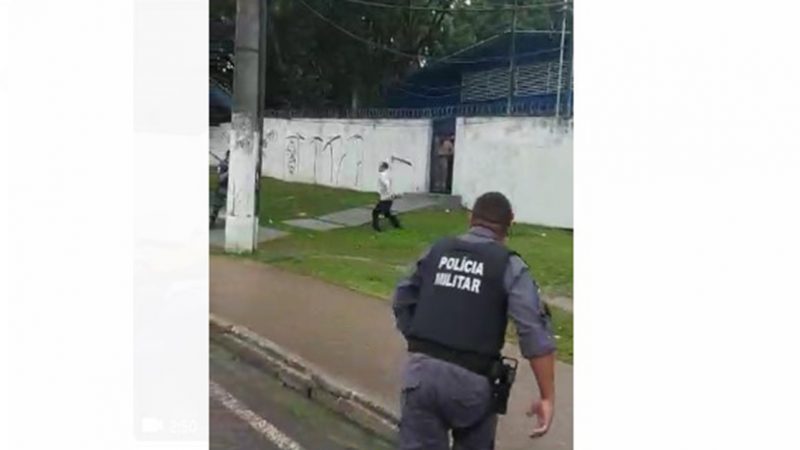 Idoso ataca PMs com terçado durante abordagem em Manaus