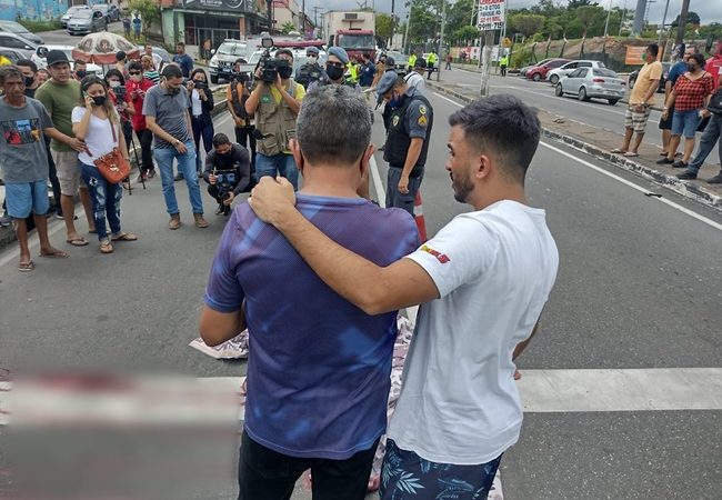 Idosa morre atropelada por motociclista na Avenida Rodrigo Otávio