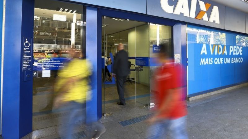 Ex-gerente suspeito de desviar R$ 2,5 milhões da Caixa Econômica é preso em operação da PF.