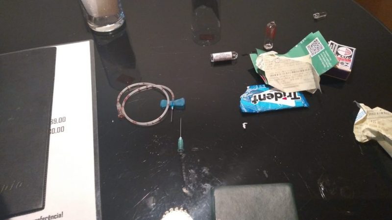 Homem é encontrado morto em quarto de motel.