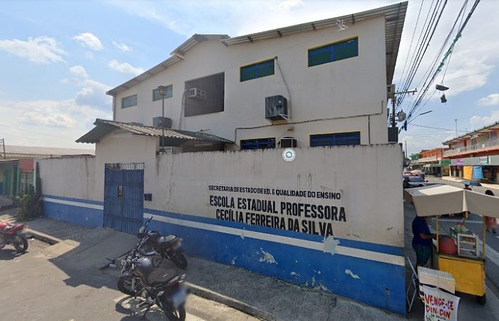 Gestor de escola é acusado de assédio moral por alunos, em Manaus