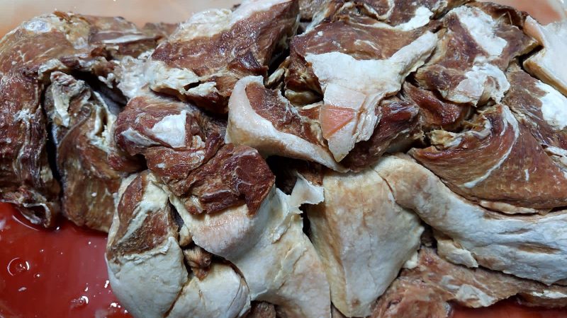 Carne suína imprópria para consumo é apreendida na Zona Leste de Manaus