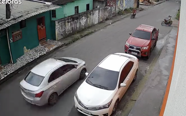 Homem e criança são brutalmente atropelados na Zona Leste de Manaus; Assista