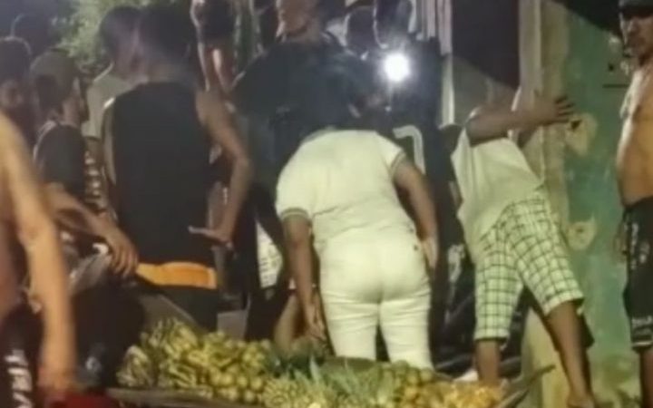Jovem tem o corpo crivado de balas enquanto estava na casa da sogra; veja vídeo