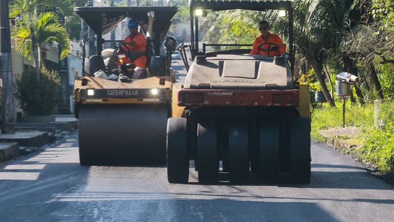 Prefeitura de Manaus recupera vias no conjunto Flamanal
