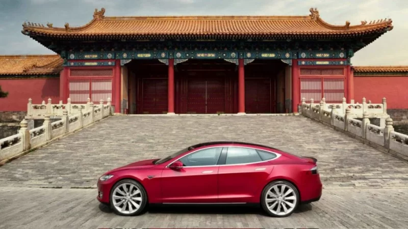 China proíbe a circulação de carros da Tesla