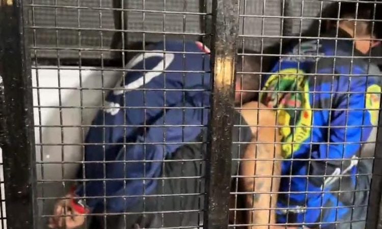 Dupla é presa em flagrante com arma de fogo em Manaus