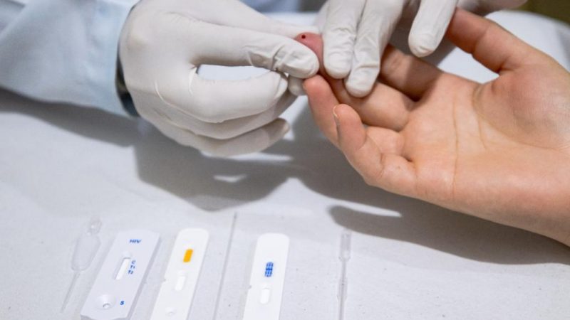 Prefeitura promove testes rápidos de hepatites B e C no Centro