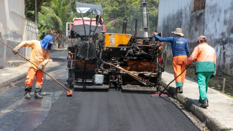 Ilha do Ajuricaba recebe recapeamento asfáltico da Prefeitura de Manaus pela primeira vez