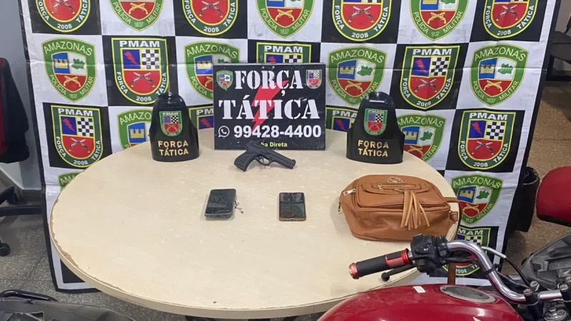 Dupla é presa em flagrante com arma de fogo e pertences de vítima de assalto em Manaus